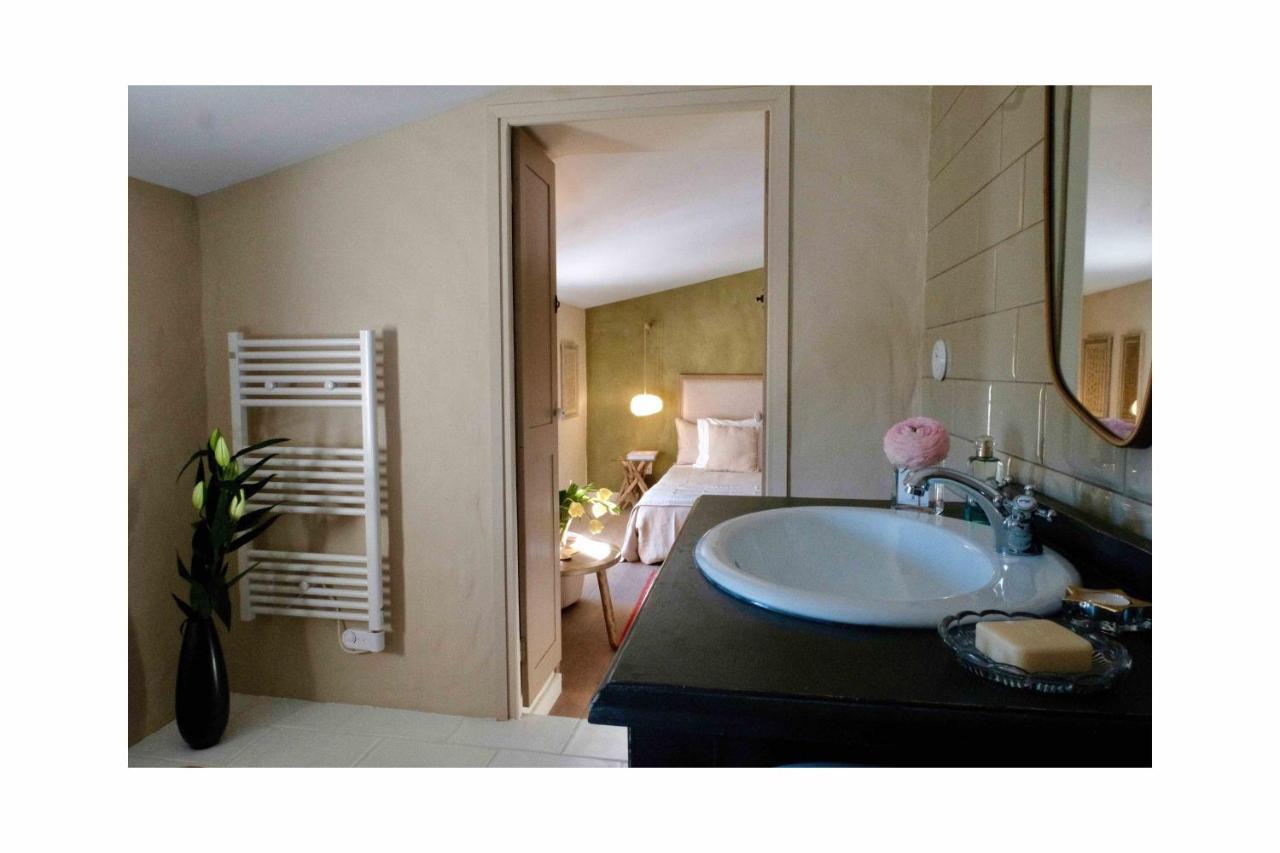 Bed and Breakfast Les Jardins De Sitaara Cucuron Exterior foto