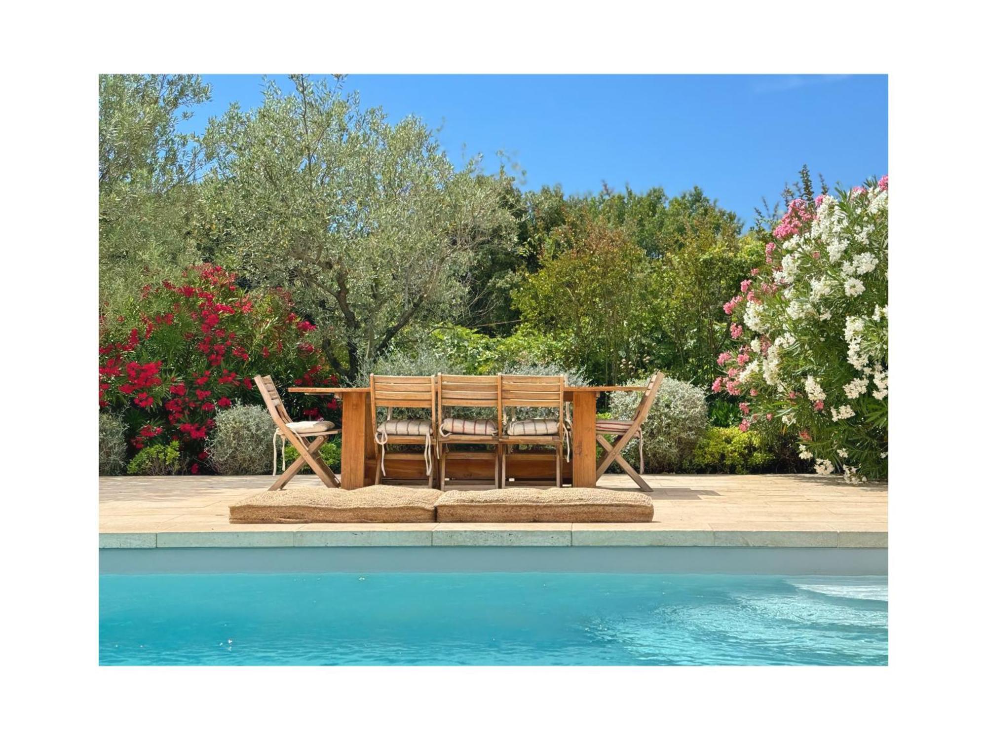 Bed and Breakfast Les Jardins De Sitaara Cucuron Exterior foto